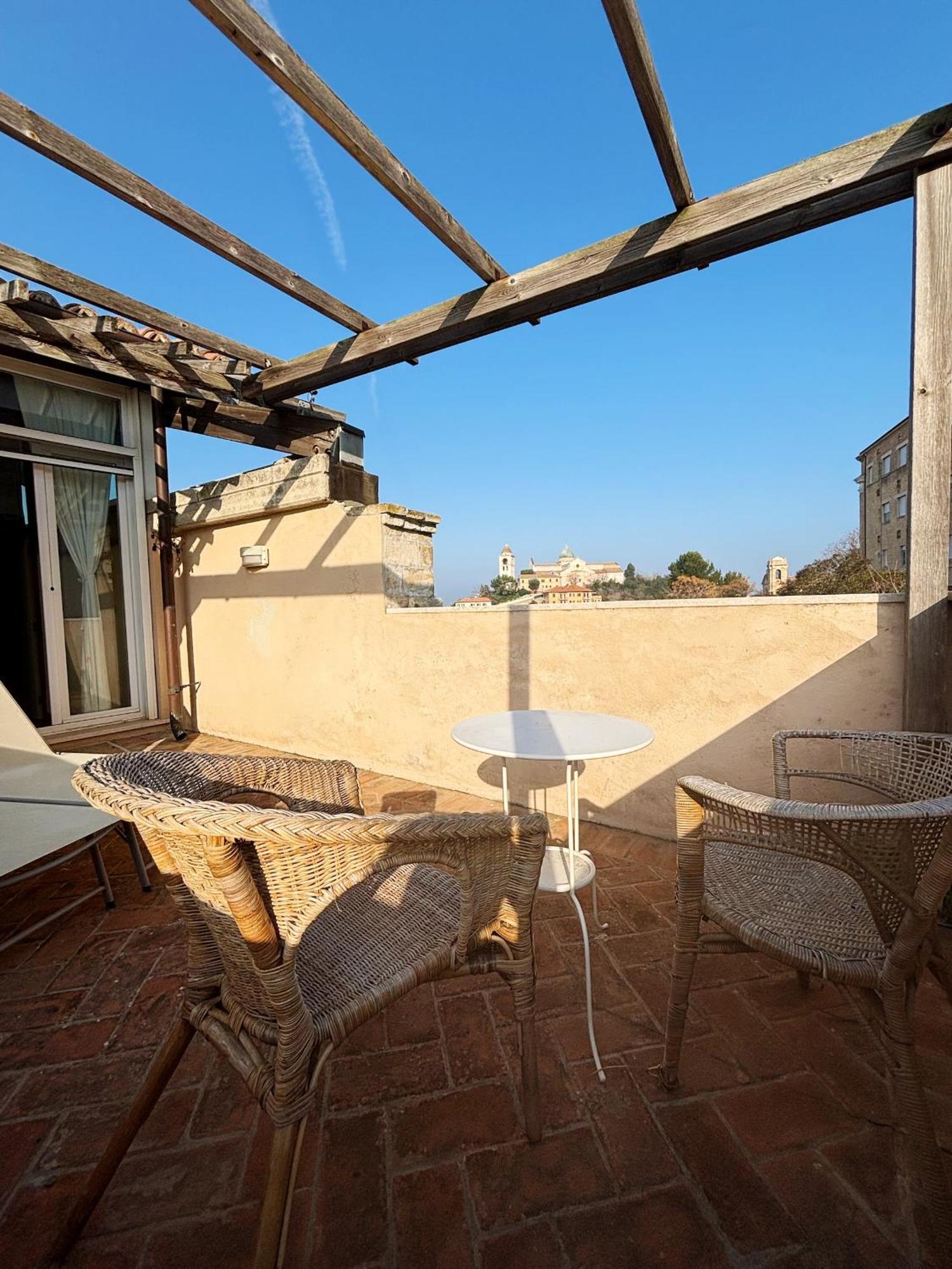 Domus Mirabilis Homestay อังโกนา ภายนอก รูปภาพ